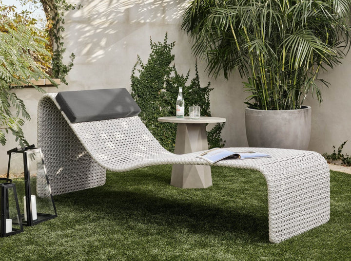 Poolside Lounger