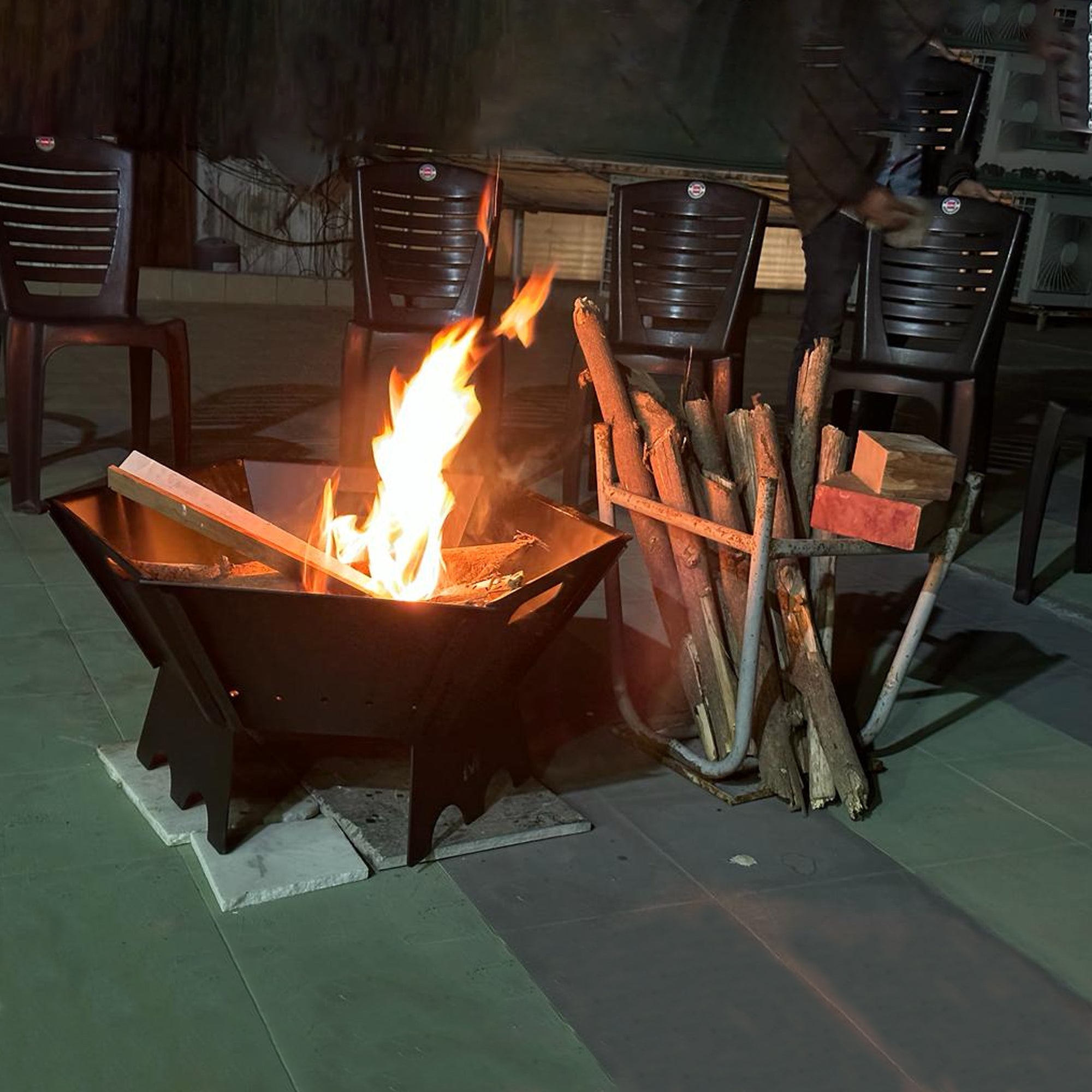Outdoor Metal Fire Pits For Garden Balcony Terrace Bonfire (Black