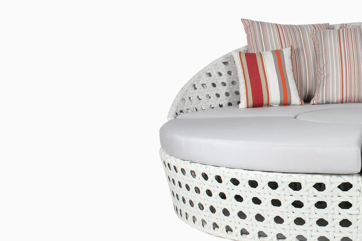 Dreamline Outdoor Furniture Poolside Sunbed With Cushion Daybed (White)