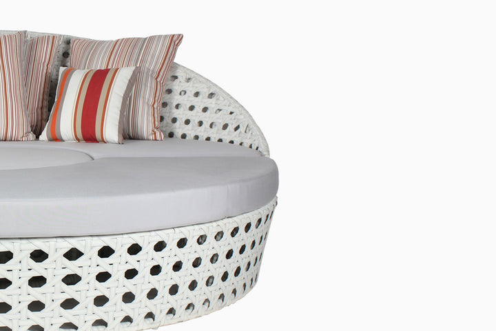 Dreamline Outdoor Furniture Poolside Sunbed With Cushion Daybed (White)