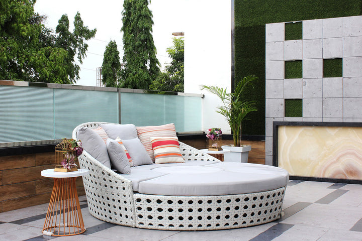 Dreamline Outdoor Furniture Poolside Sunbed With Cushion Daybed (White)