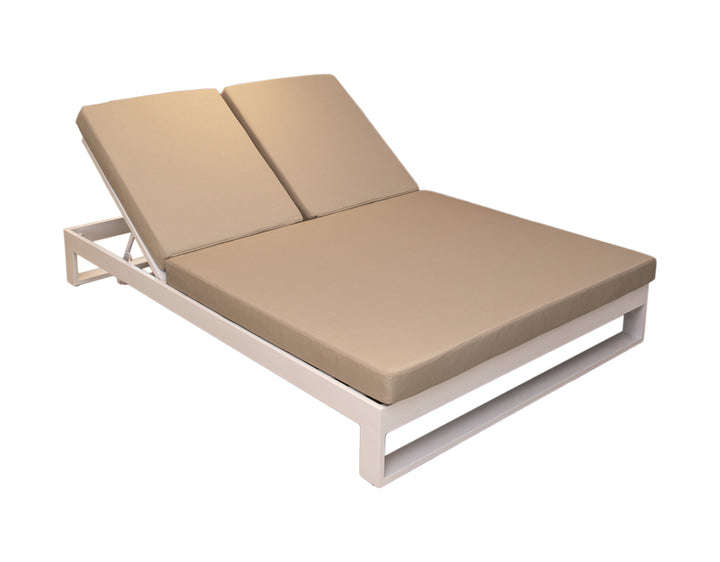 Dreamline Outdoor Furniture  Double Poolside Lounger With Cushion (White)