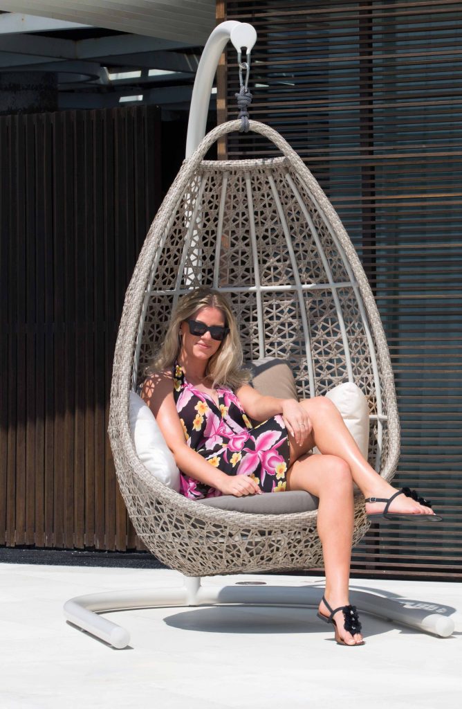 Dreamline Single Seater Hanging Swing With Stand For Balcony , Garden Swing