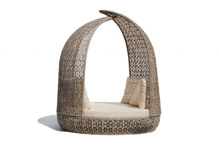 Dreamline Outdoor Furniture Poolside Sunbed With Cushion Daybed (White)